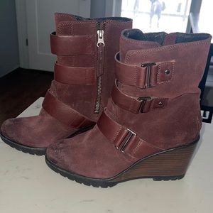 Burgundy Soreal wedge booties
